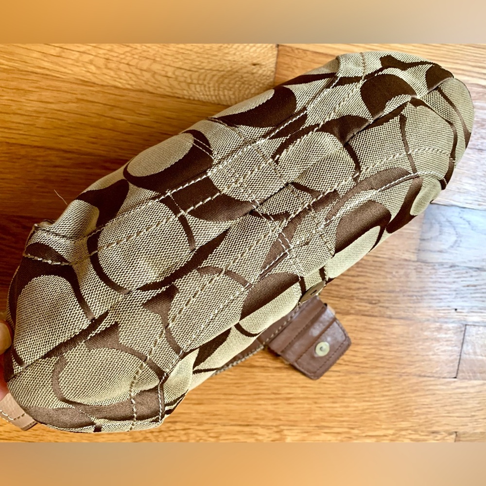 Coach Vintage Beige & Brown Signature Jacquard & Leather Studded Buckle Shoulder - Picture 3 of 8
